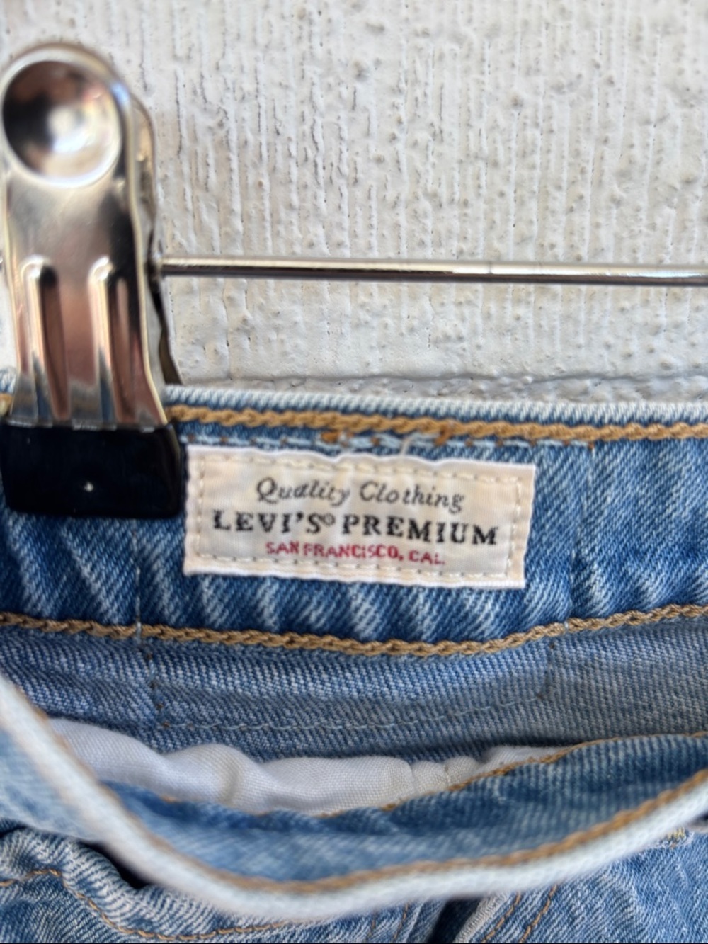 Levis Ribcage Classic High-Rise Denim Jean Shorts sz 27 - Picture 4 of 8